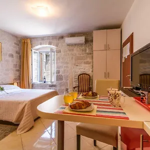 apartments-dora-trogir.splithotels.org/